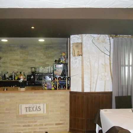 Hostal Restaurante Texas Fuentes de Ebro Exterior foto